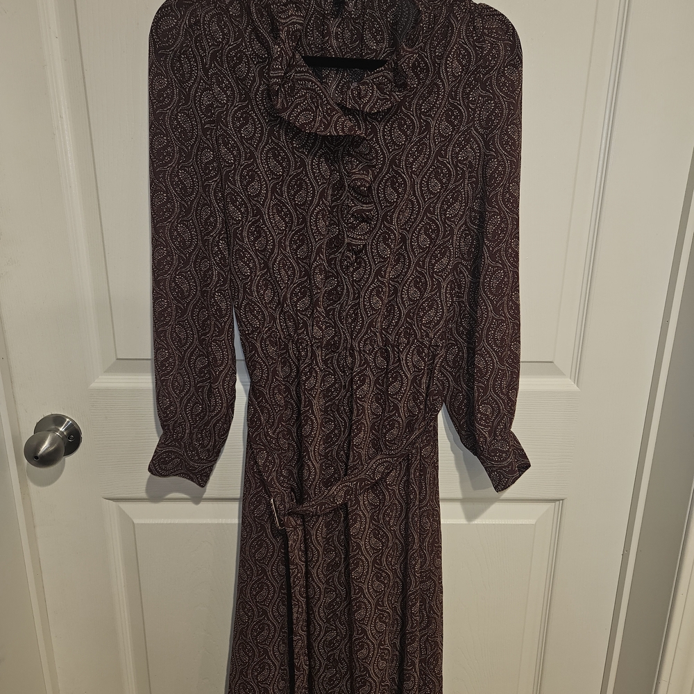 Elegant Banana Republic Paisley Patterned Dress